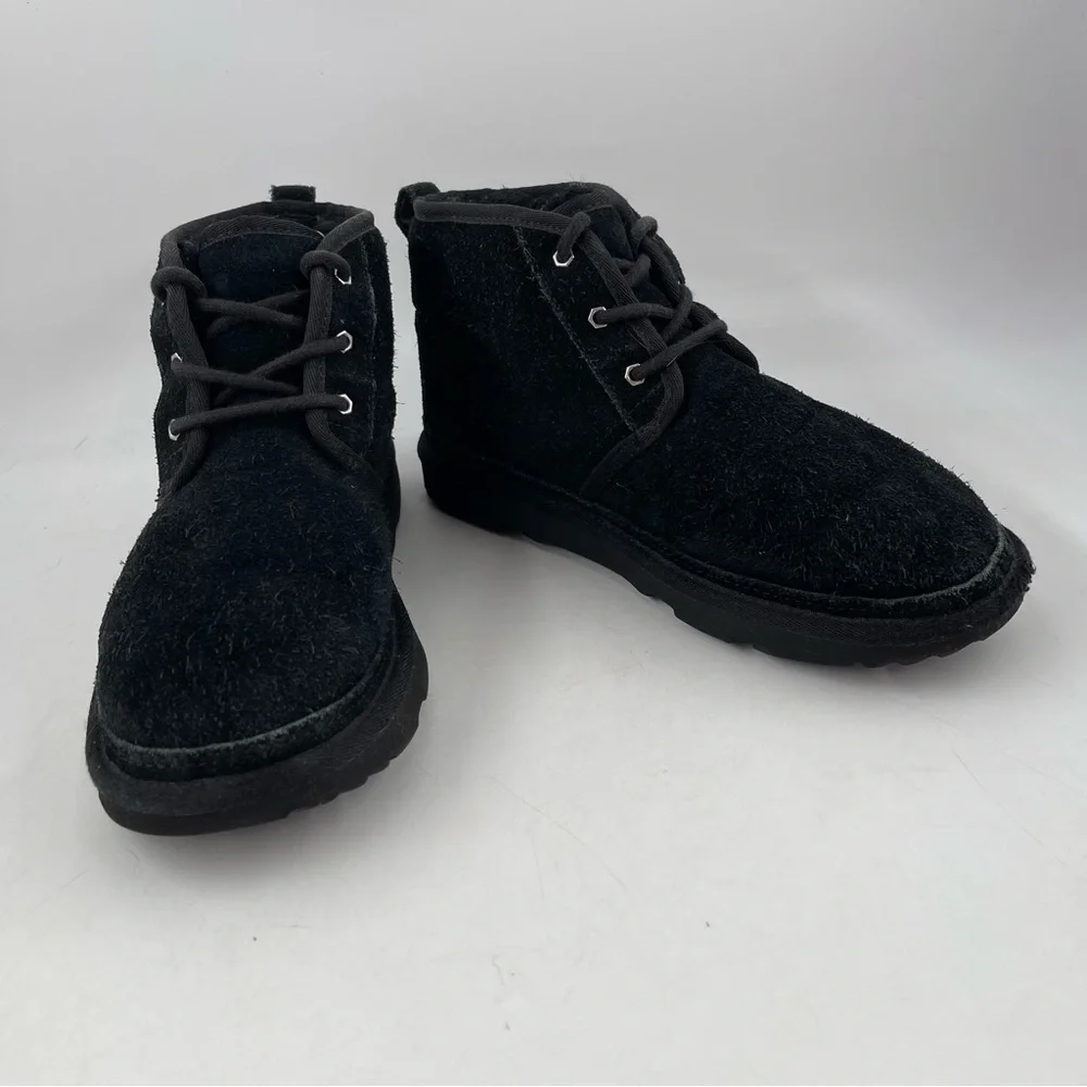 Ugg Unisex Kids Neumel II- SZ 6 -Black Suede Lace-Up Sherpa Lined Chukka Boot.